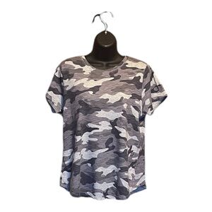 Old Navy Camo T-shirt Size Medium